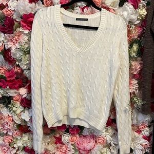 V CUT SWEATER